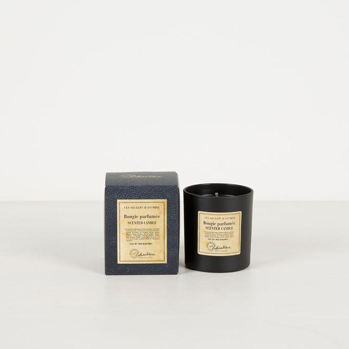 Lothantique Les secrets d'Antoine Candle 140 g in a supplier-styled setting