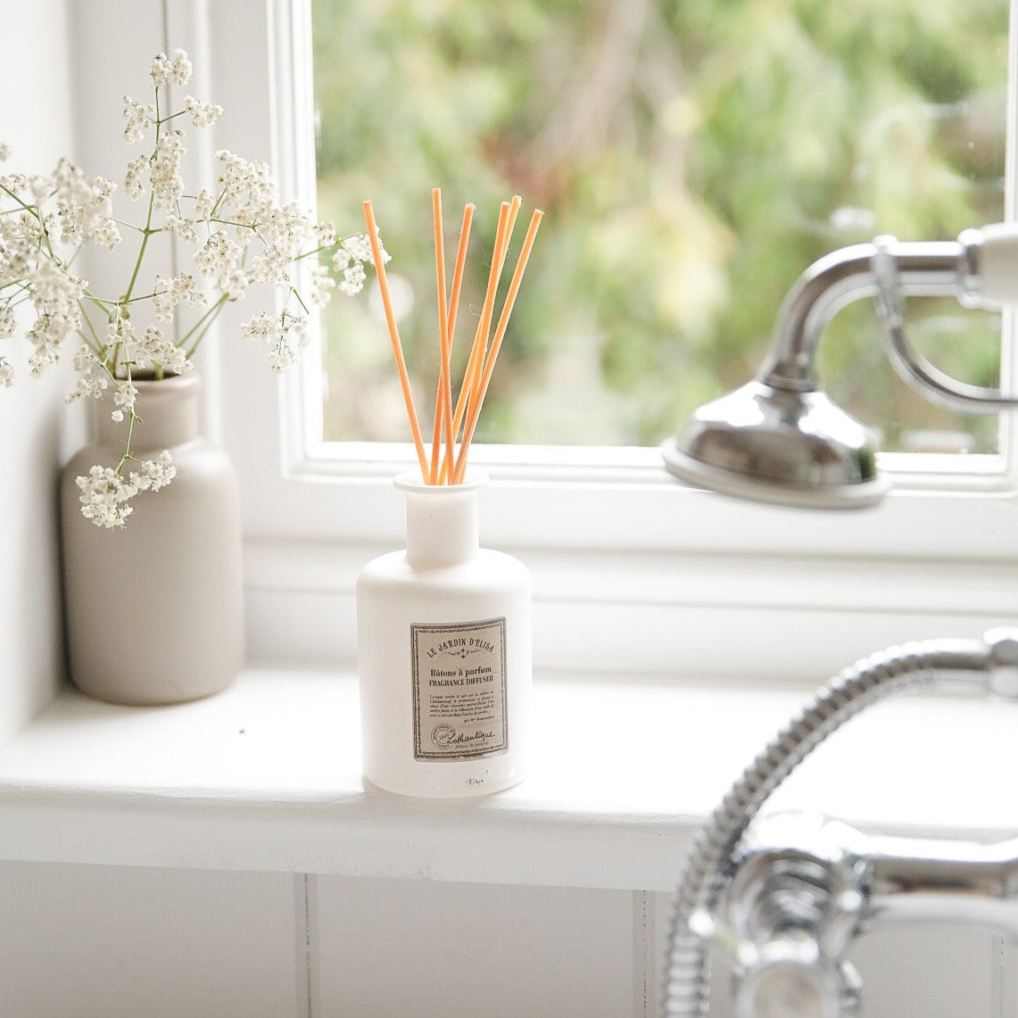 Lothantique Le Jardin d'Elisa Reed Diffuser 200 ml in a supplier-styled setting
