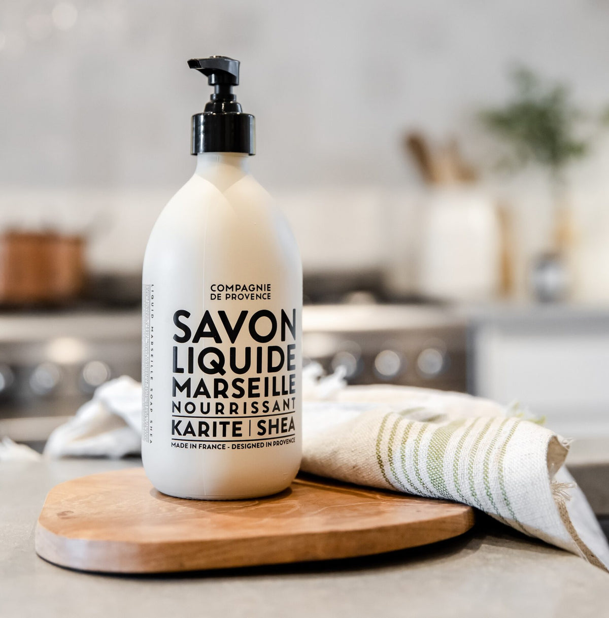Compagnie de Provence Shea Butter Liquid Soap 495 ml in a supplier-styled setting